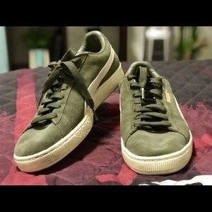 Green suede Pumas